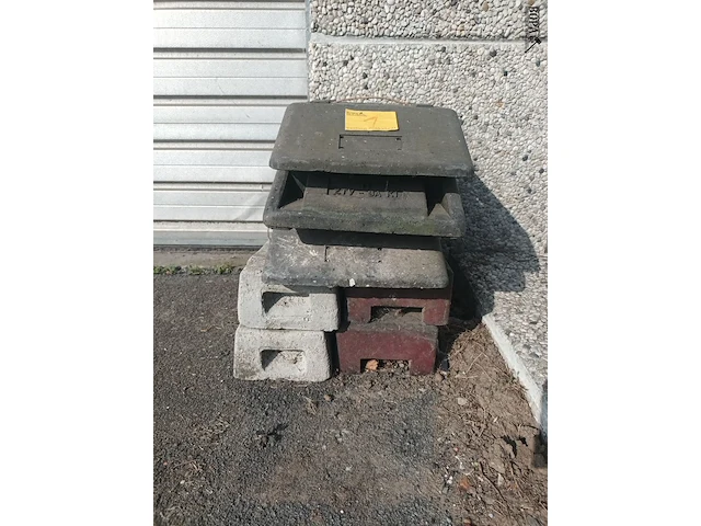 Lot 1 - verkeersborden sokkel. 7 stuks - afbeelding 4 van  4