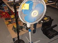 Lot 1 - vloerlamp en ventilator