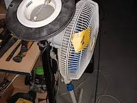 Lot 1 - vloerlamp en ventilator - afbeelding 2 van  3