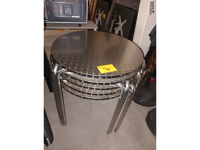 Lot 10 - aluminium ronde tafel. 5 stuks - afbeelding 1 van  3