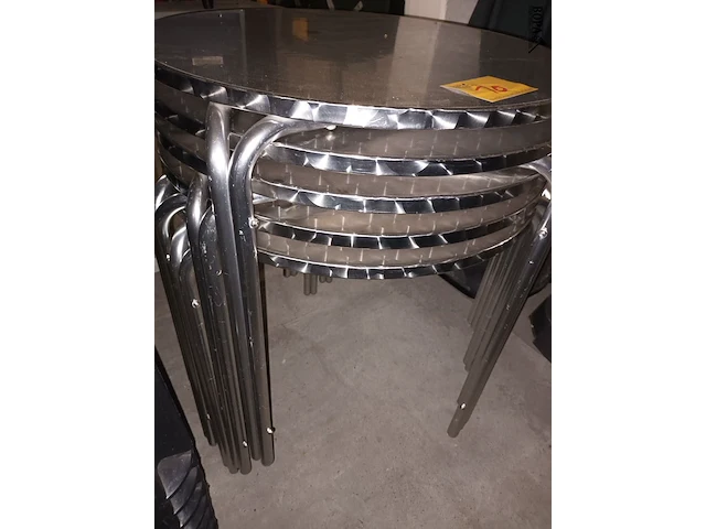 Lot 10 - aluminium ronde tafel. 5 stuks - afbeelding 2 van  3