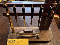 Lot 10 - antiek manicureset hout en koper - afbeelding 1 van  2