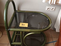 Lot 10 - bijzettafel in rotan - afbeelding 1 van  3