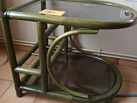 Lot 10 - bijzettafel in rotan - afbeelding 2 van  3