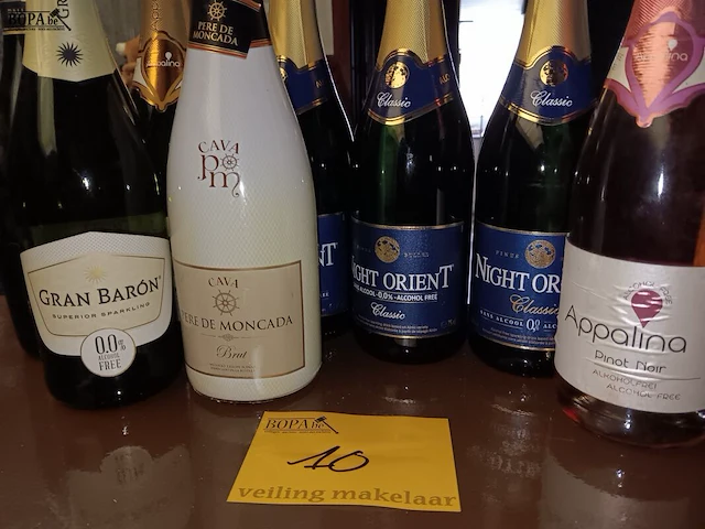 Lot 10 - cava brut - 8 flessen - afbeelding 2 van  2