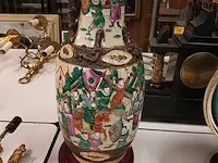 Lot 10 - chinese vaas op sokkel - afbeelding 1 van  7