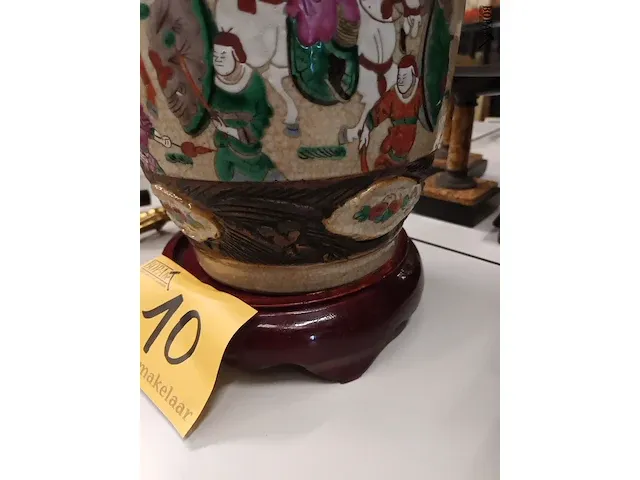 Lot 10 - chinese vaas op sokkel - afbeelding 4 van  7