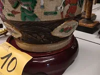 Lot 10 - chinese vaas op sokkel - afbeelding 4 van  7