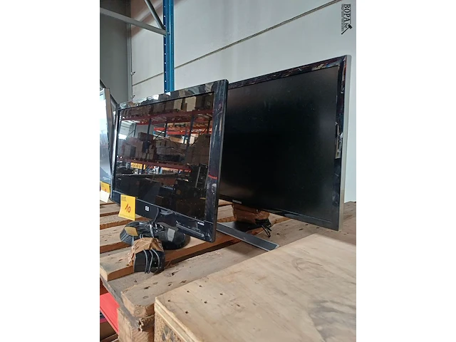 Lot 10 - computerschermen - 2 stuks - afbeelding 1 van  7