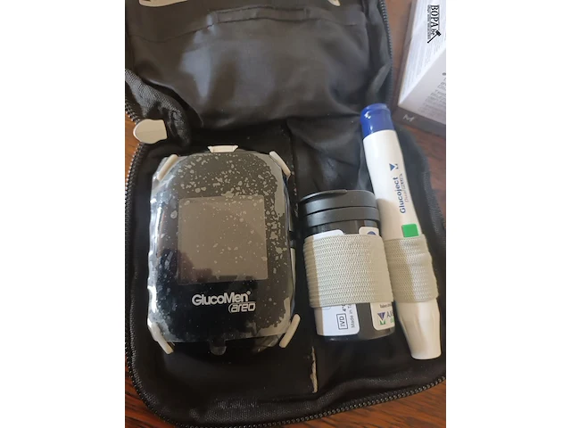 Lot 10 - glucose meter met sensors - afbeelding 2 van  3