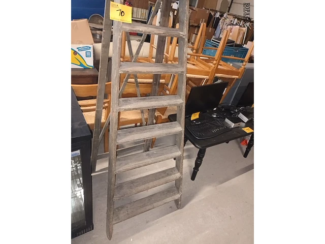 Lot 10 - houten trapladder - afbeelding 3 van  3