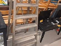Lot 10 - houten trapladder - afbeelding 3 van  3