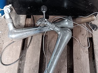 Lot 10 - kast met biertappen - afbeelding 2 van  5