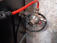 Lot 10 - kast met biertappen - afbeelding 4 van  5