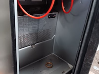 Lot 10 - kast met biertappen - afbeelding 5 van  5