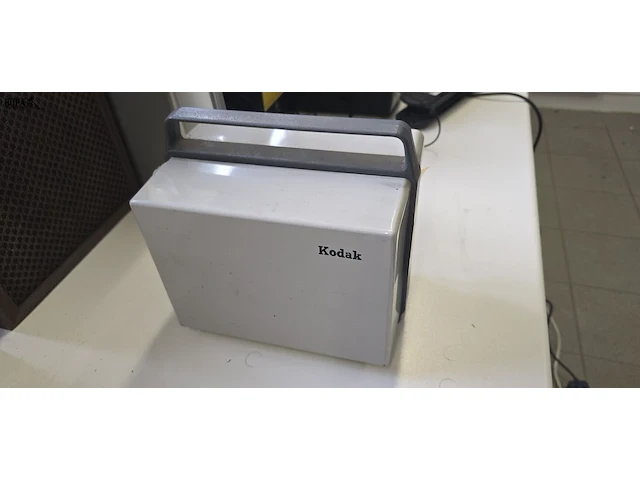 Lot 10 - kodak instanmatic m 66 filmprojector - afbeelding 2 van  5