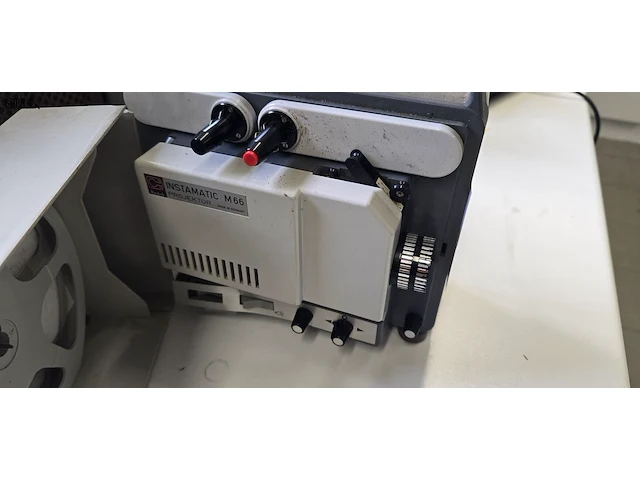 Lot 10 - kodak instanmatic m 66 filmprojector - afbeelding 3 van  5