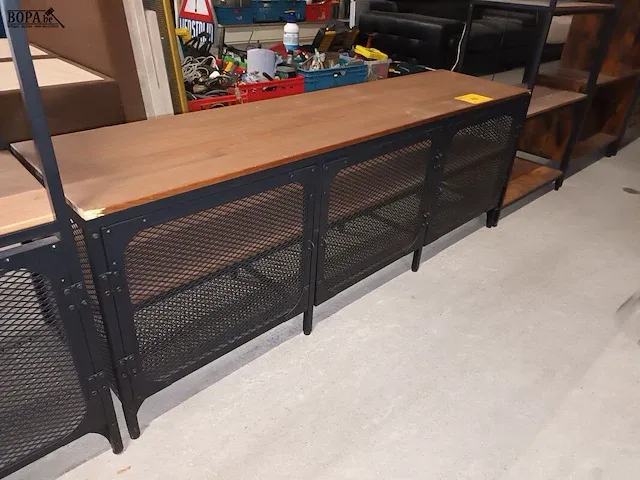 Lot 10 - lage kast industrial look - afbeelding 4 van  5