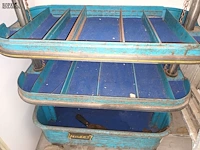 Lot 10 - metalen materiaalkar en oliepomp - afbeelding 4 van  5