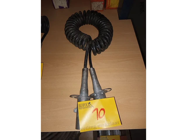 Lot 10 - spiraal verlengkabel - afbeelding 1 van  3