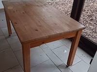 Lot 10 - tafel met wielen - afbeelding 1 van  2