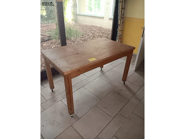 Lot 10 - tafel met wielen - afbeelding 2 van  2