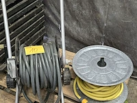 Lot 10 - tuinslang op haspel 2stuks - afbeelding 1 van  3