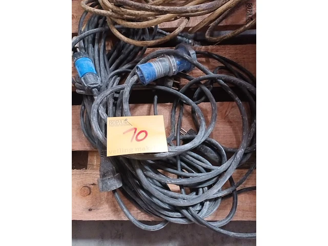 Lot 10 - verlengkabel. 2 stuks - afbeelding 2 van  3
