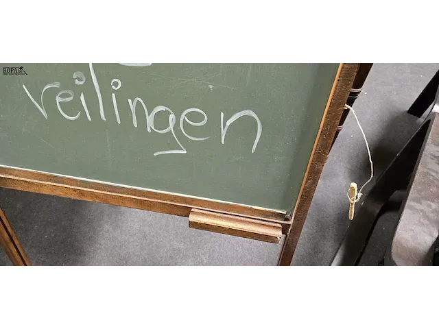 Lot 10 - vintage schoolbord - afbeelding 2 van  2