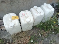 Lot 100 - bidon met producten. 4 stuks - afbeelding 1 van  3