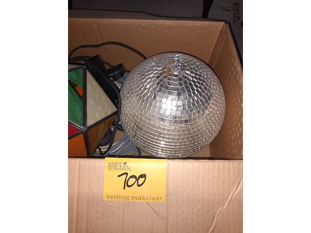 Lot 100 - discobal, kabels en plafondlamp - afbeelding 2 van  5