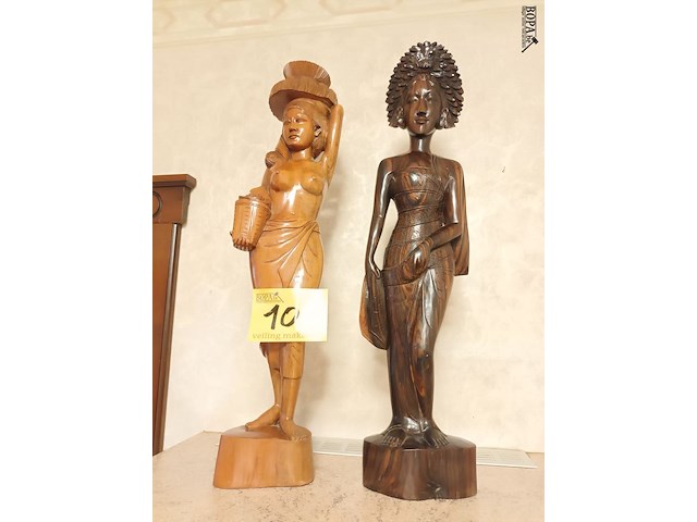 Lot 100 - houten beelden. 2 stuks - afbeelding 1 van  4