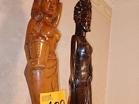 Lot 100 - houten beelden. 2 stuks - afbeelding 2 van  4