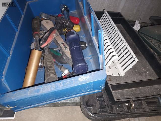 Lot 100 - koffers met doppensets - afbeelding 2 van  4