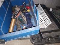 Lot 100 - koffers met doppensets - afbeelding 2 van  4