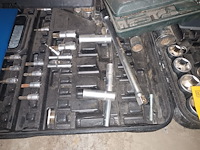 Lot 100 - koffers met doppensets - afbeelding 3 van  4