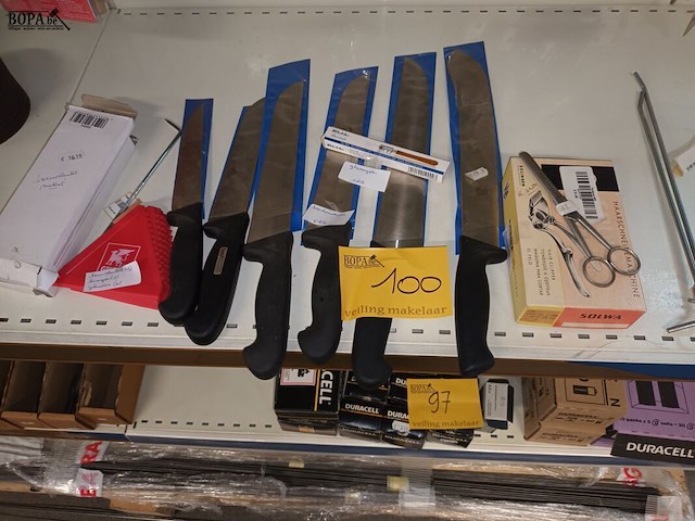 Lot 100 - messen, sleutels, scharen. 17 stuks - afbeelding 1 van  3