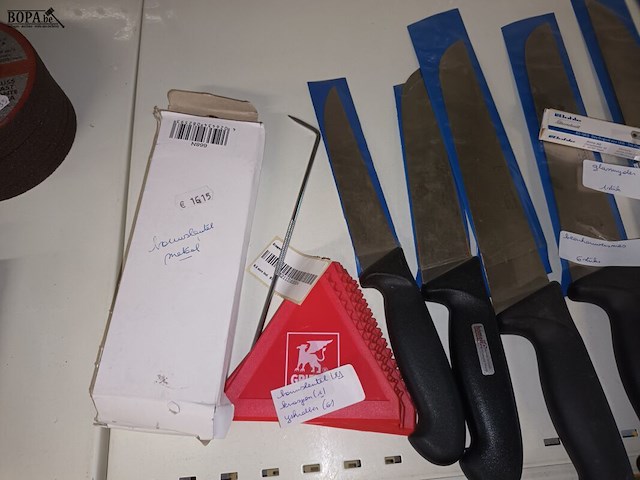 Lot 100 - messen, sleutels, scharen. 17 stuks - afbeelding 3 van  3