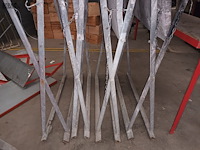 Lot 100 - metalen schragen. 4 stuks - afbeelding 2 van  3