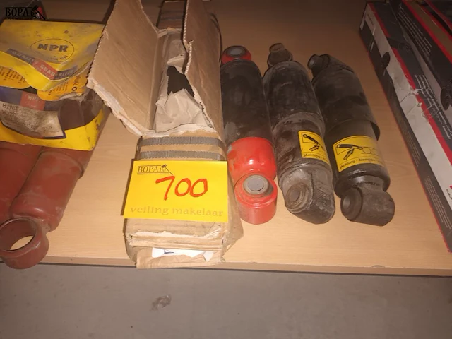 Lot 100 - schokdempers. 8 stuks - afbeelding 2 van  4