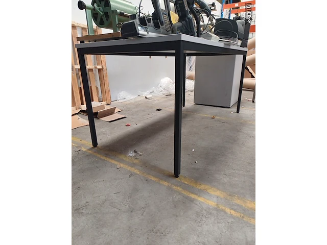 Lot 100 - tafel (h) - afbeelding 1 van  4