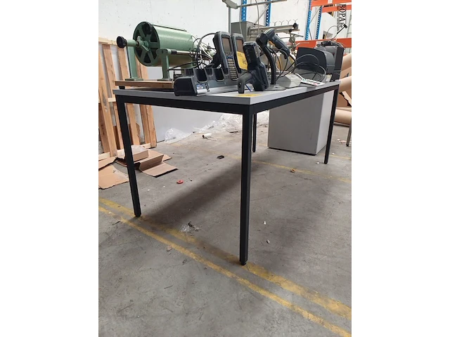 Lot 100 - tafel (h) - afbeelding 2 van  4