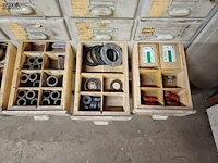 Lot 1003 - vintage ladekast met inhoud + rek - afbeelding 10 van  18