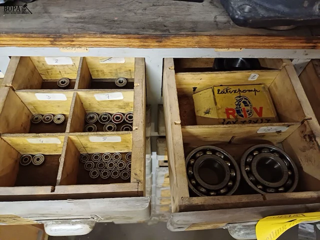 Lot 1003 - vintage ladekast met inhoud + rek - afbeelding 18 van  18
