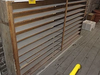 Lot 1009 - houten wandrek - afbeelding 1 van  2