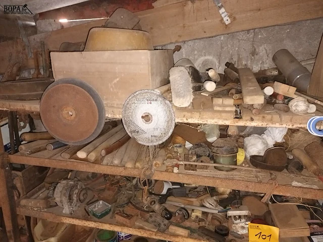 Lot 101 - divers materiaal. inhoud rek - afbeelding 6 van  6