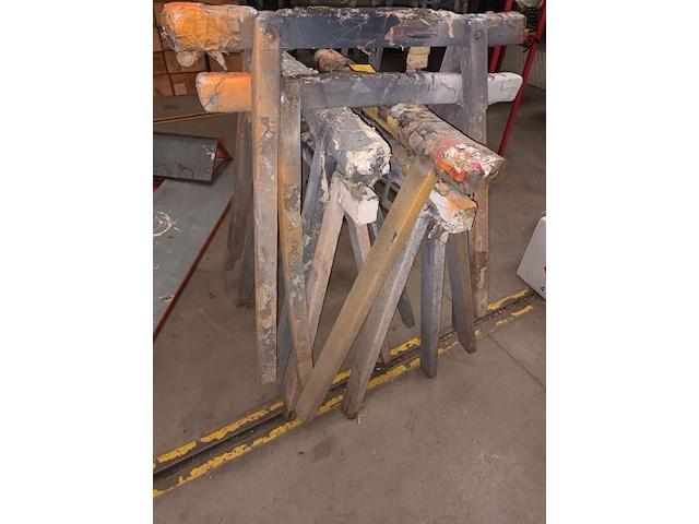 Lot 101 - houten schragen. 6 stuks - afbeelding 3 van  3