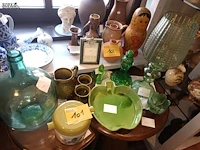Lot 101 - keramiek en glaswerk groen. 10 stuks - afbeelding 1 van  6