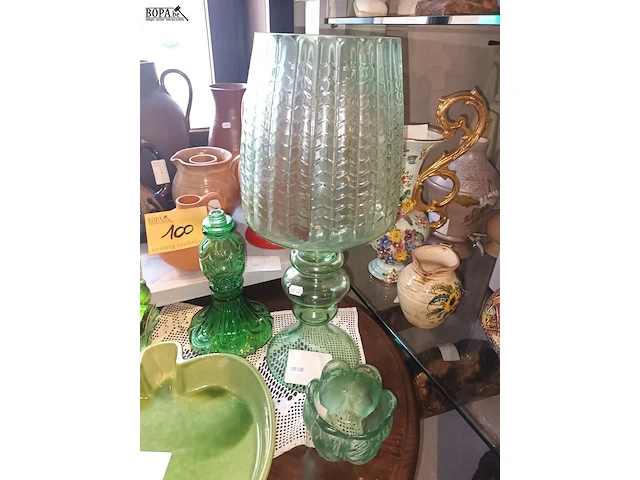 Lot 101 - keramiek en glaswerk groen. 10 stuks - afbeelding 2 van  6