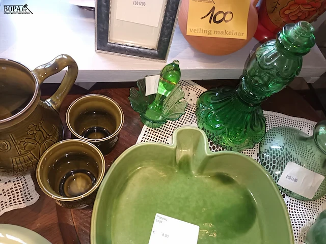 Lot 101 - keramiek en glaswerk groen. 10 stuks - afbeelding 3 van  6